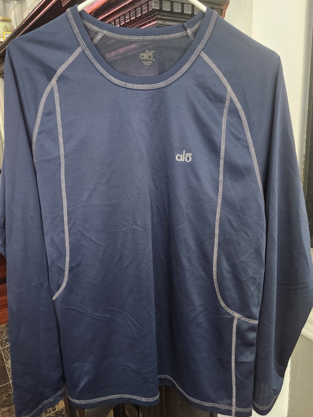 Alo Men's Navy Long-Sleeve Performance Shirt